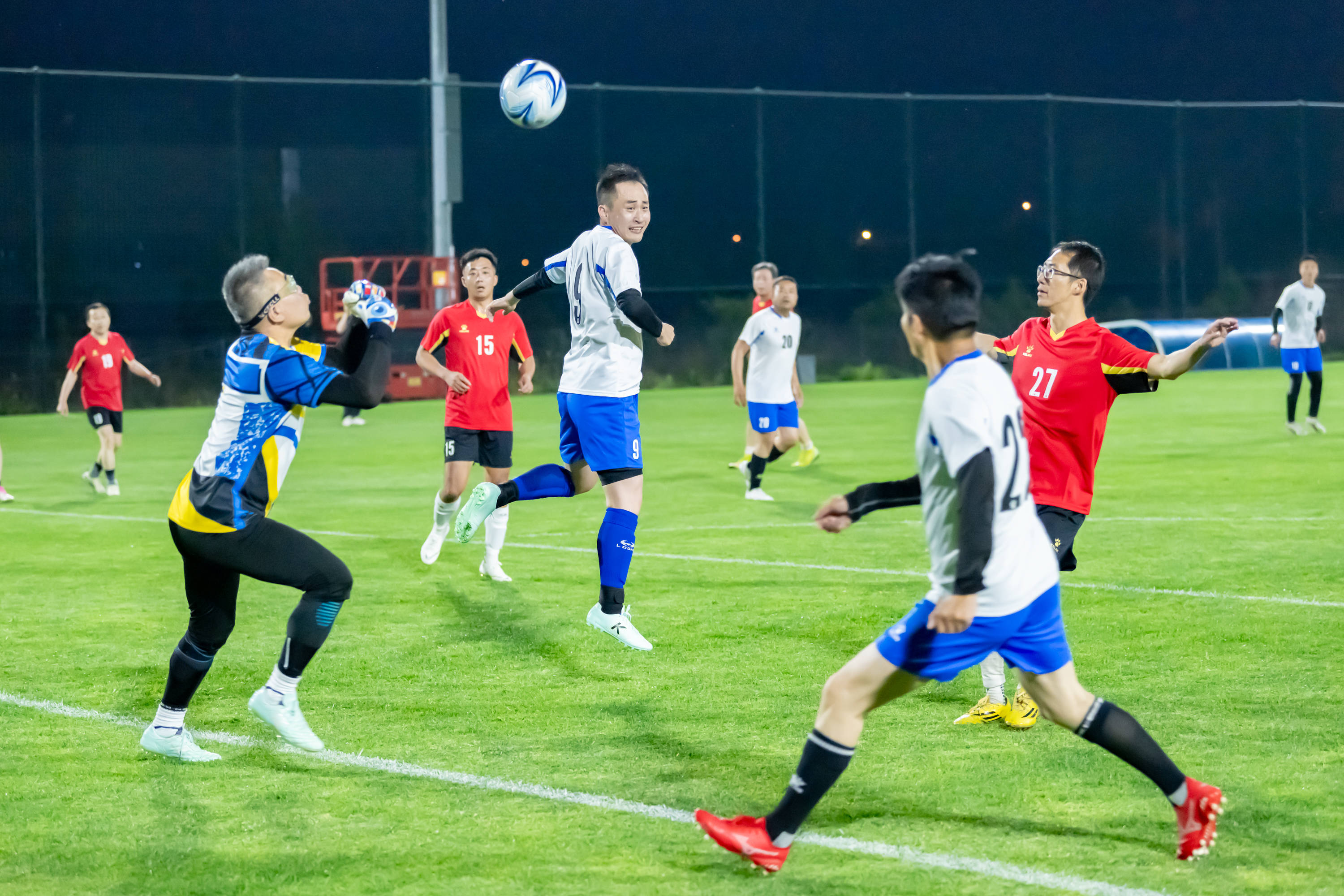 位球员在关 位球员在关