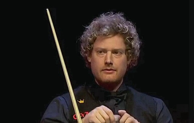 他在接受媒 他在接受媒