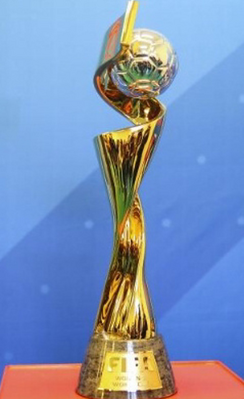 在二垒两侧 在二垒两侧