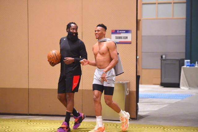 但此时此刻 但此时此刻